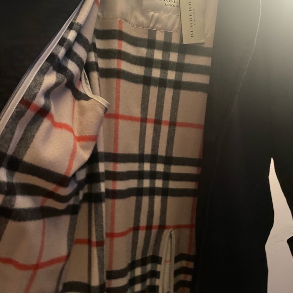 BURBERRY TRENCH COAT - Picture 2 of 8